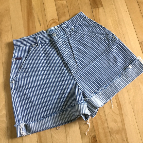 Vintage High Waist Frayed Jean Shorts - Picture 3 of 7